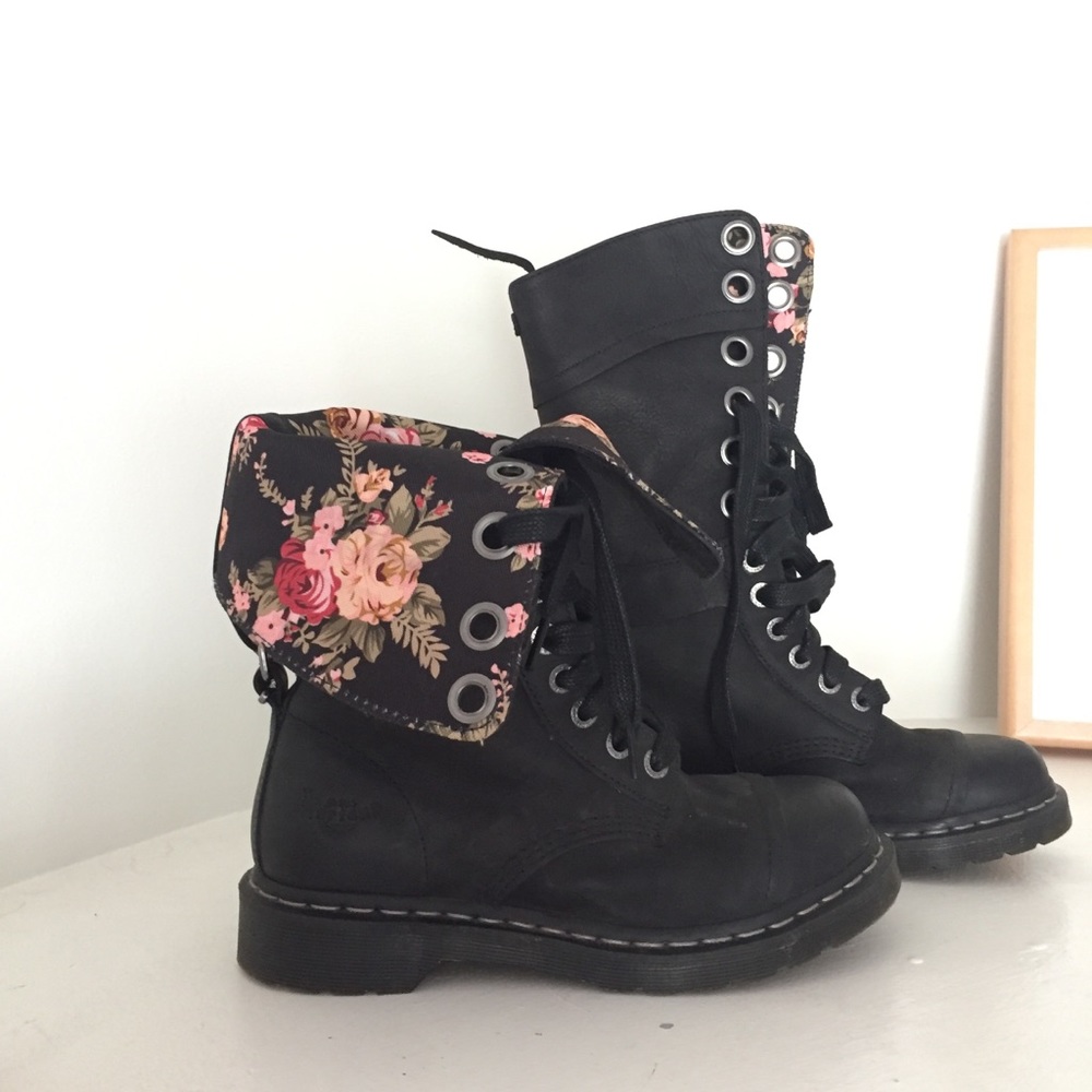 EUC - Dr Marten Triumph 1914 Boots